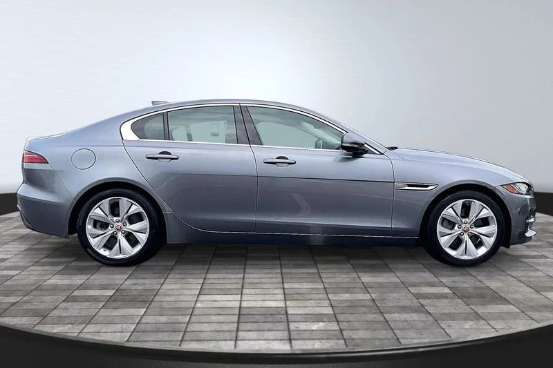 2020 Jaguar XE - Image 8 of 20