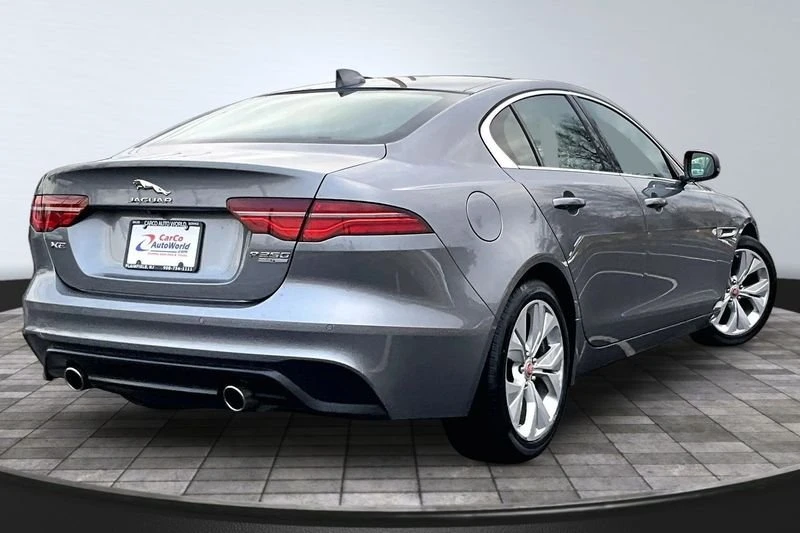 2020 Jaguar XE - Image 5 of 20