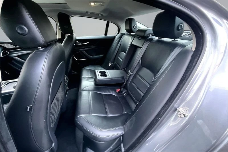 2020 Jaguar XE - Image 17 of 20