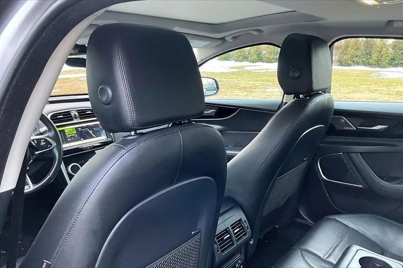 2020 Jaguar XE - Image 18 of 20