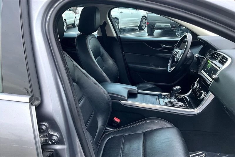 2020 Jaguar XE - Image 12 of 20