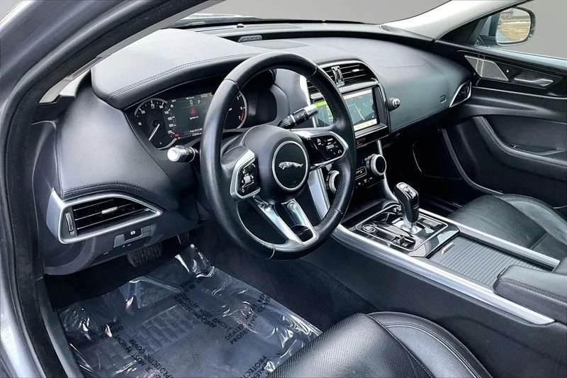 2020 Jaguar XE - Image 11 of 20