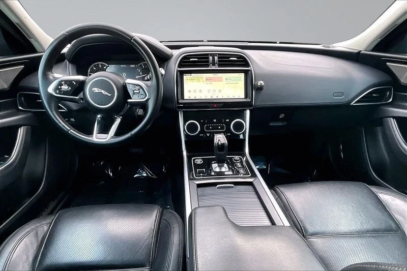 2020 Jaguar XE - Image 19 of 20