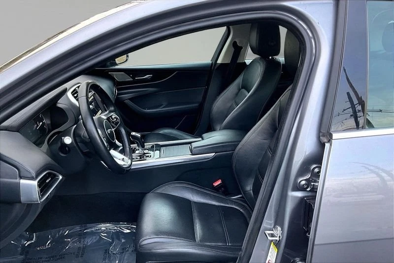 2020 Jaguar XE - Image 10 of 20