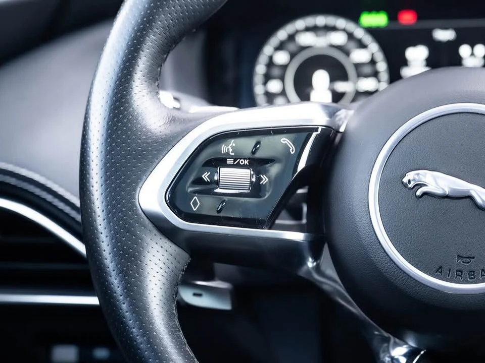 2020 Jaguar XE - Image 12 of 19