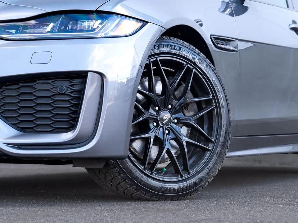 2020 Jaguar XE - Image 2 of 19