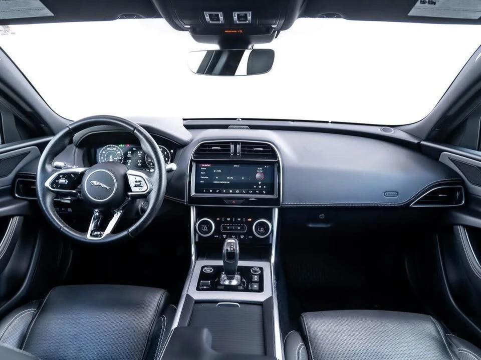 2020 Jaguar XE - Image 10 of 19