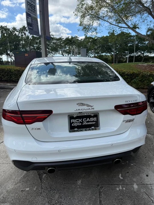 2020 Jaguar XE - Image 4 of 5