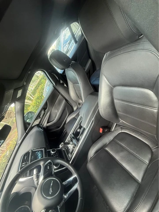 2020 Jaguar XE - Image 5 of 5