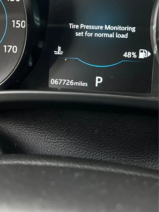 2020 Jaguar XE - Image 6 of 8