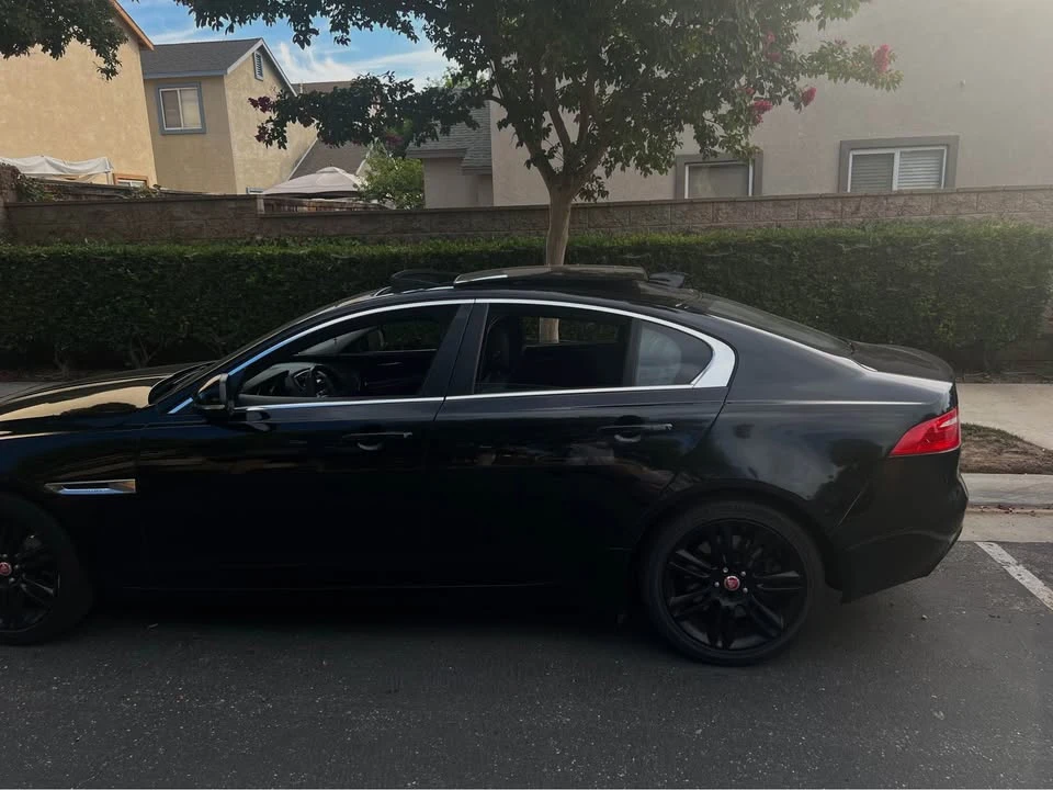 2020 Jaguar XE - Image 7 of 8