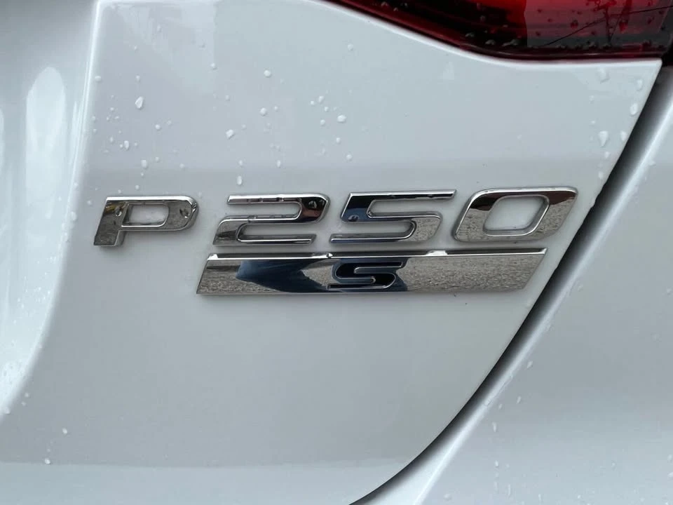 2020 Jaguar XE - Image 10 of 20