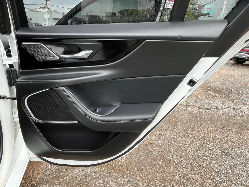 2020 Jaguar XE - Image 16 of 20