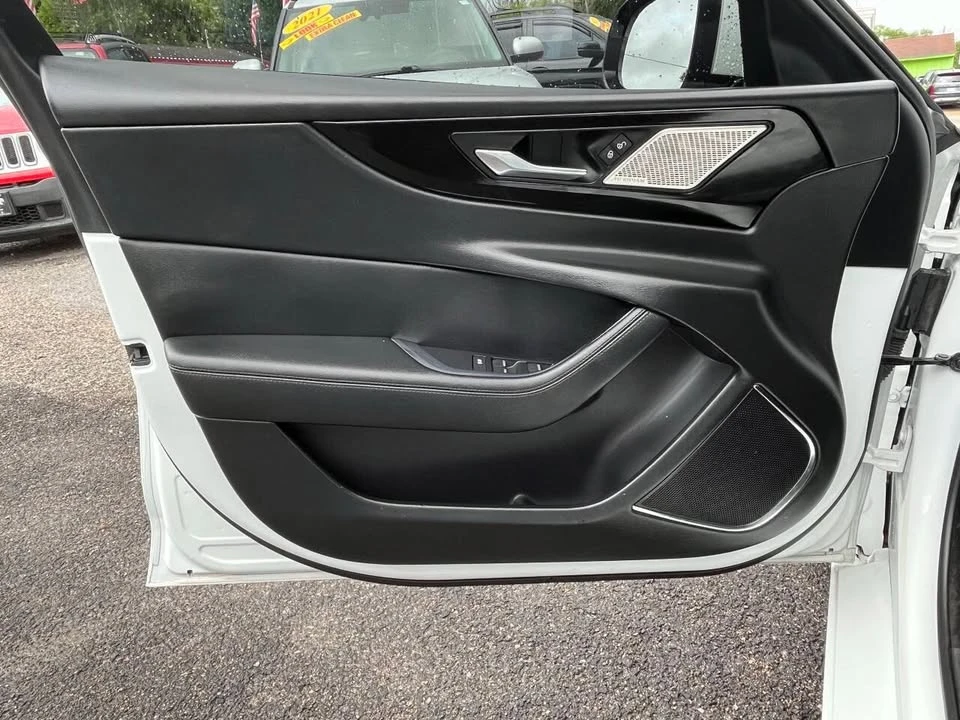 2020 Jaguar XE - Image 13 of 20