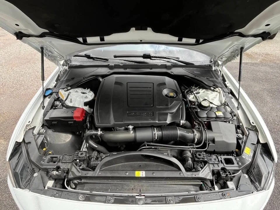 2020 Jaguar XE - Image 12 of 20