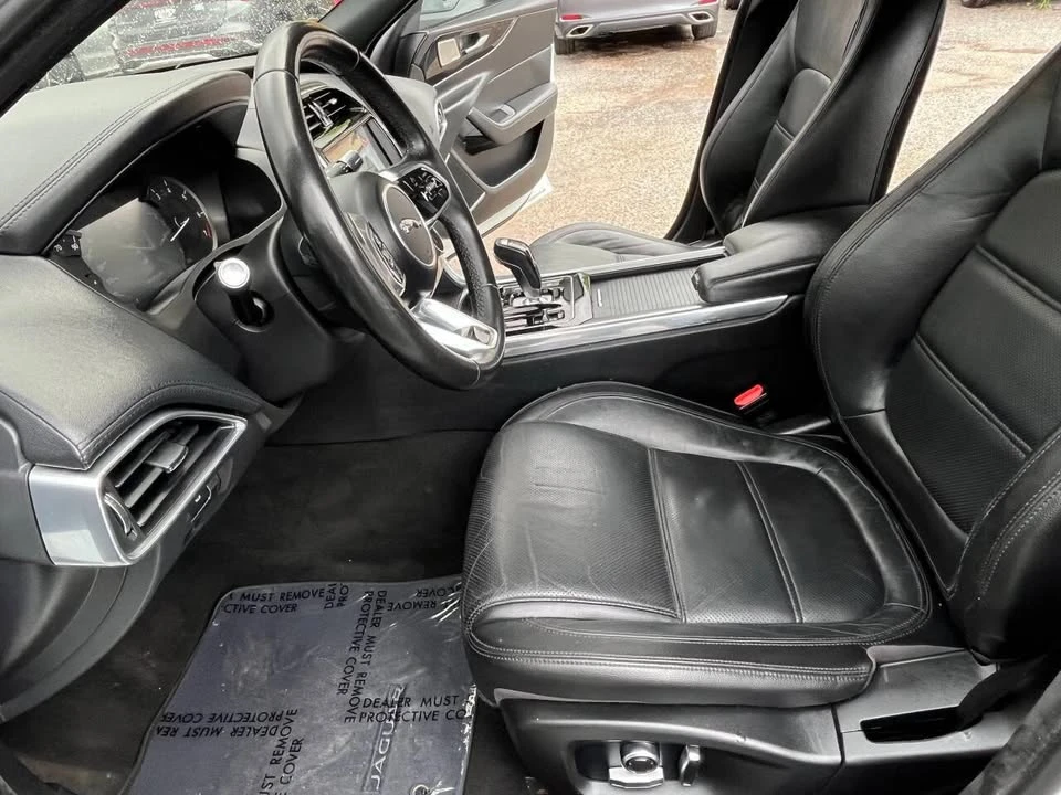 2020 Jaguar XE - Image 18 of 20