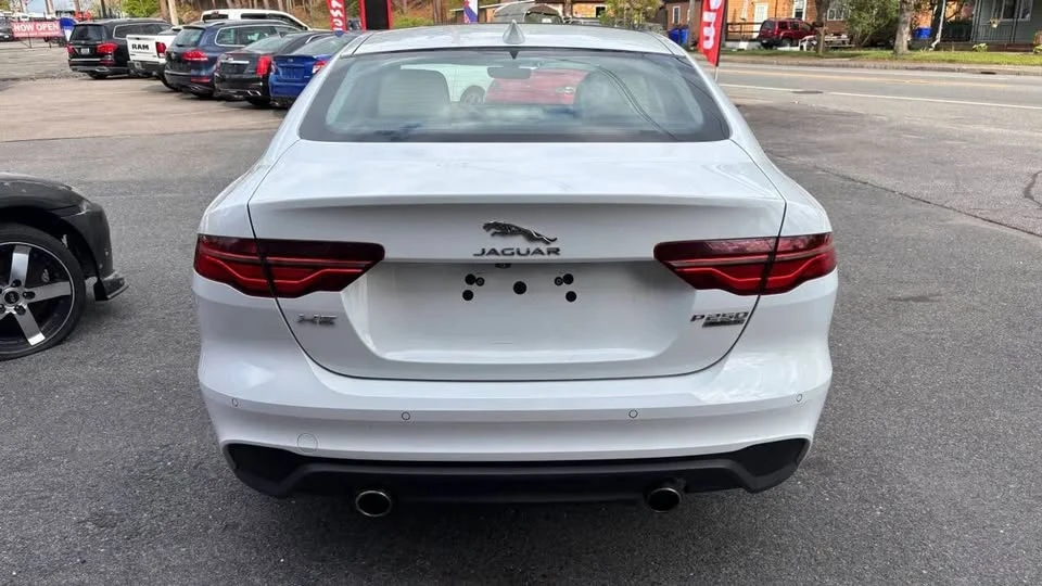 2020 Jaguar XE - Image 5 of 20