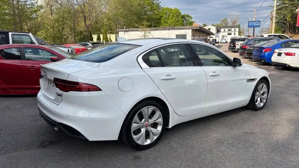 2020 Jaguar XE - Image 7 of 20