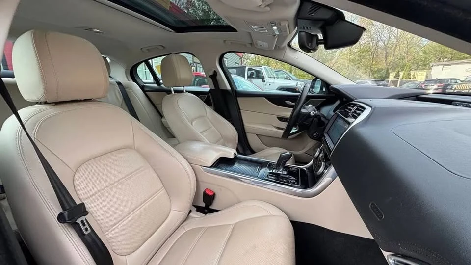 2020 Jaguar XE - Image 19 of 20