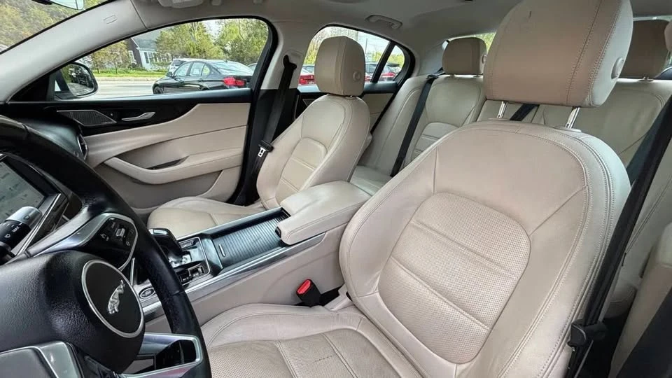 2020 Jaguar XE - Image 8 of 20