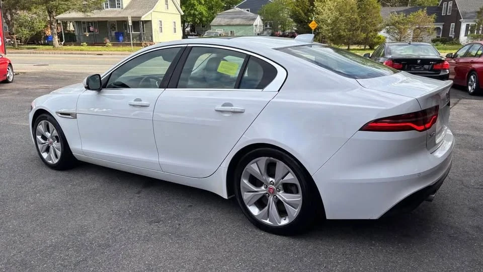 2020 Jaguar XE - Image 4 of 20
