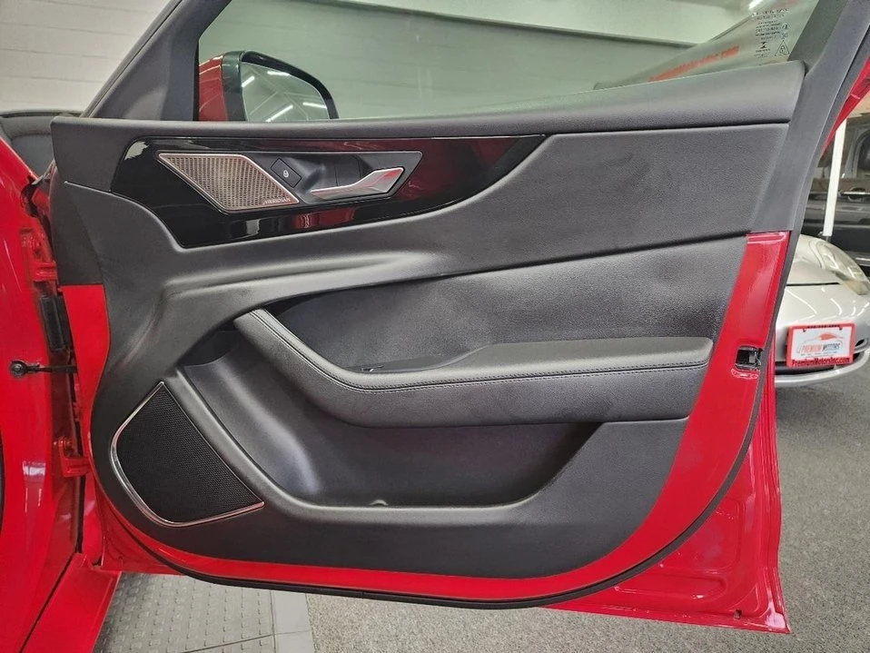 2020 Jaguar XE - Image 8 of 20