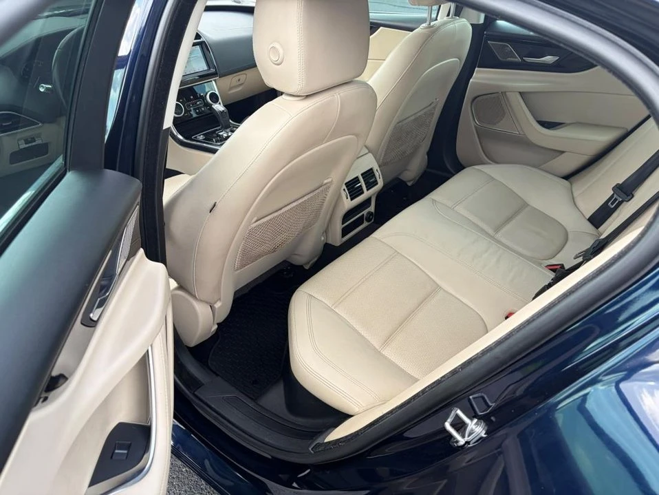 2020 Jaguar XE - Image 13 of 16