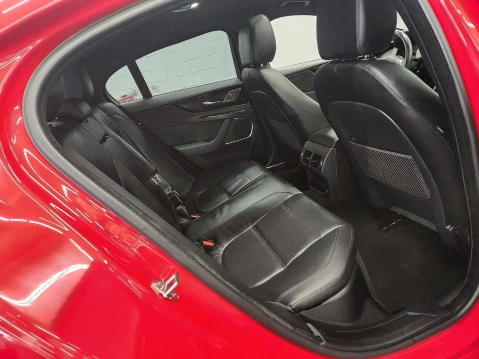 2020 Jaguar XE - Image 13 of 20
