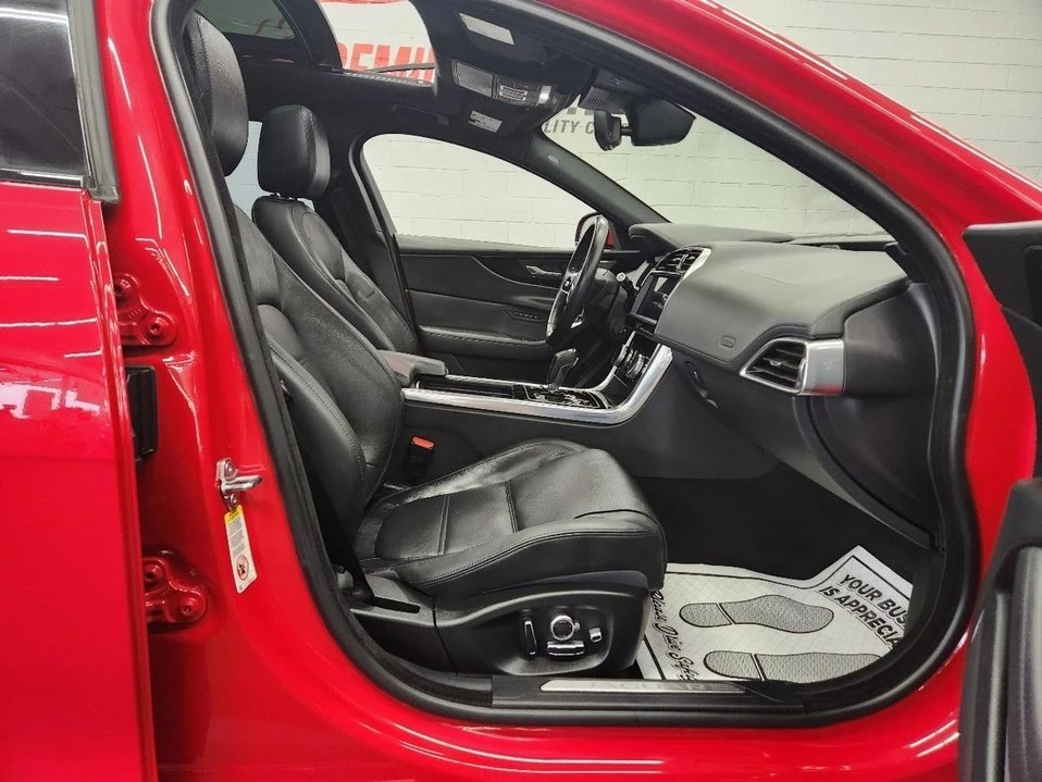 2020 Jaguar XE - Image 10 of 20