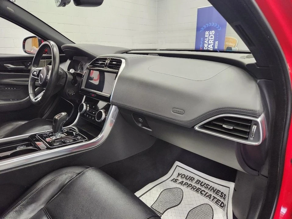 2020 Jaguar XE - Image 9 of 20