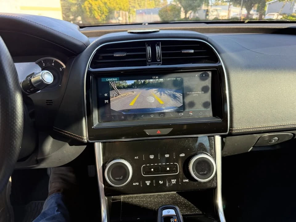 2020 Jaguar XE - Image 14 of 15