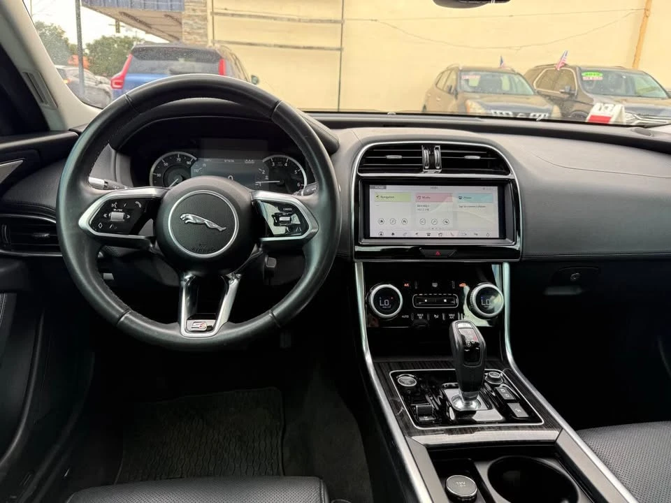 2020 Jaguar XE - Image 13 of 20