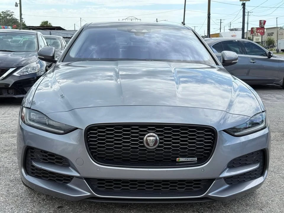 2020 Jaguar XE - Image 9 of 20