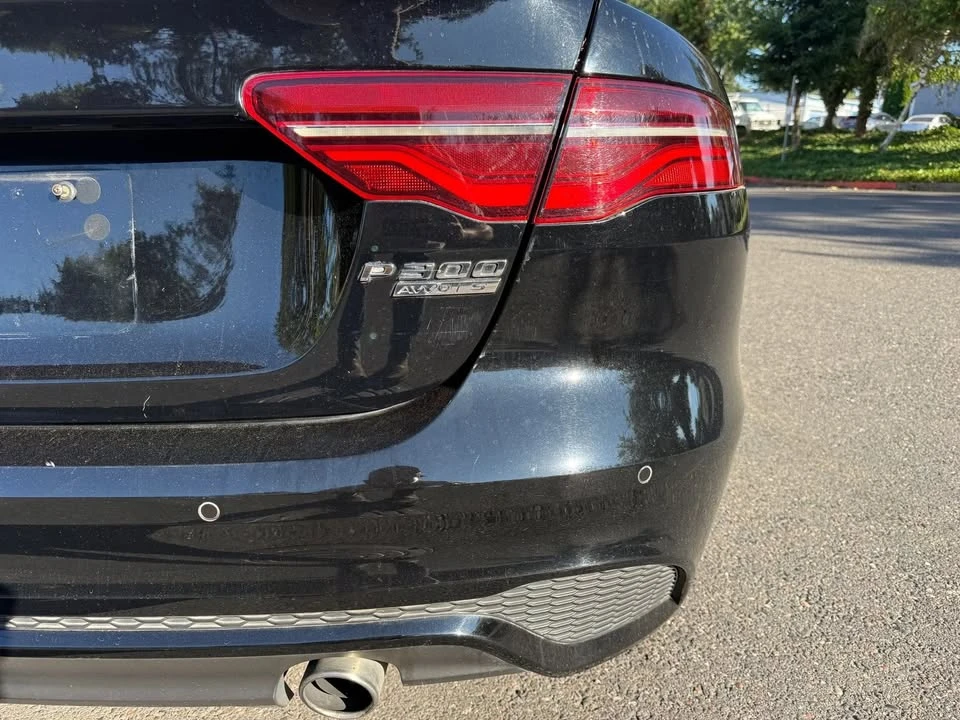 2020 Jaguar XE - Image 8 of 15