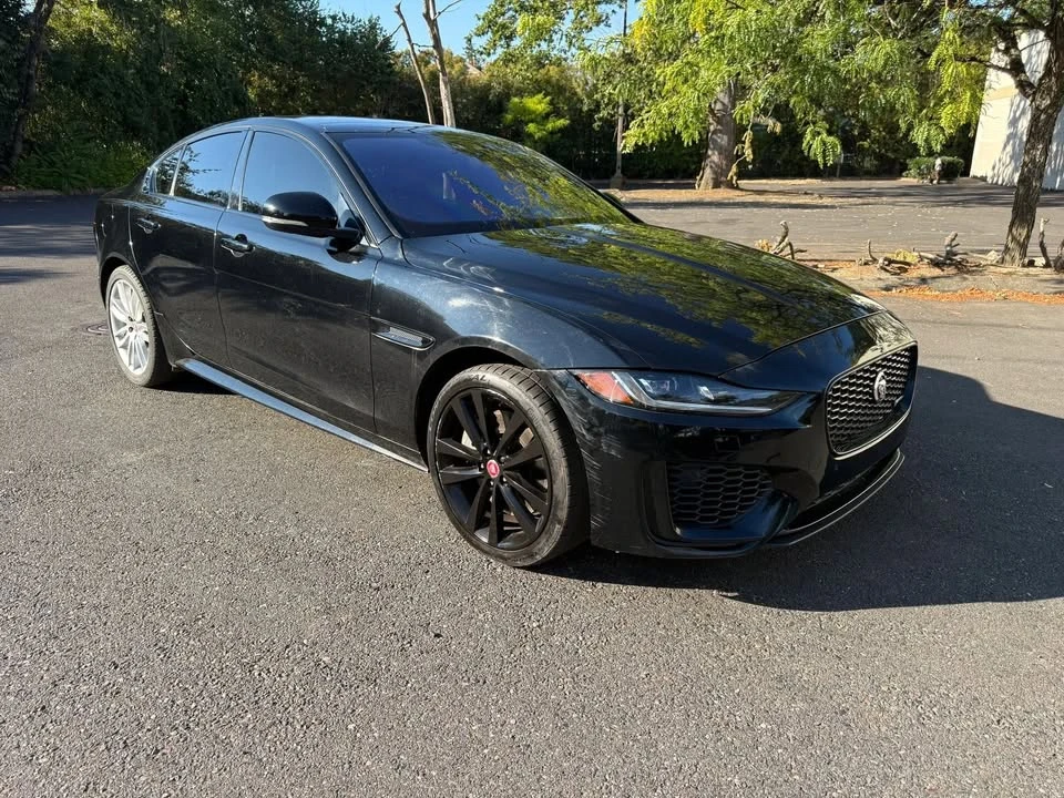 2020 Jaguar XE - Image 9 of 15