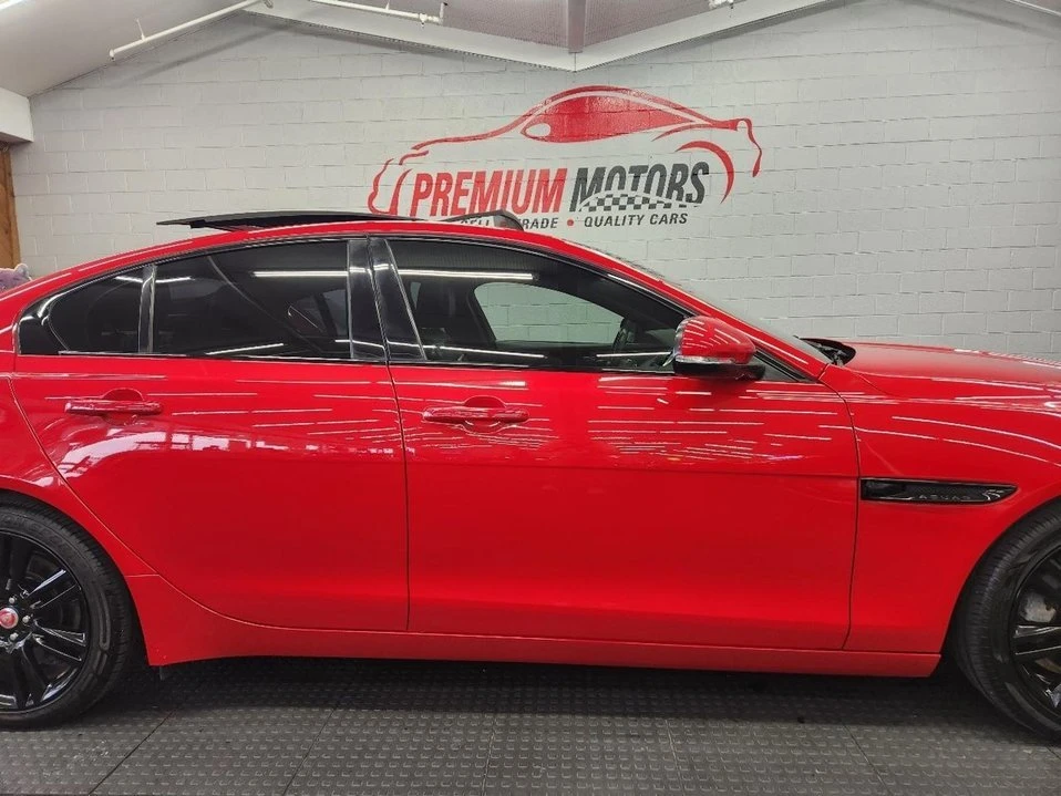 2020 Jaguar XE - Image 5 of 20