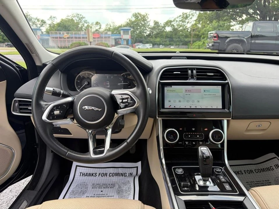 2020 Jaguar XE - Image 9 of 16