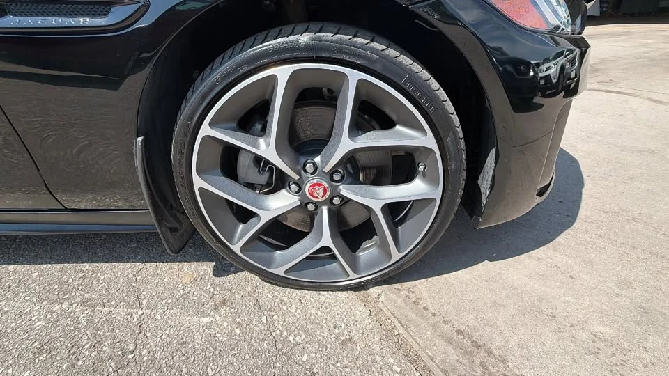 2020 Jaguar XE - Image 9 of 20