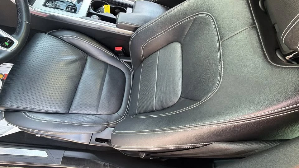 2020 Jaguar XE - Image 11 of 20