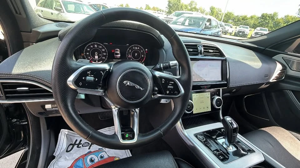 2020 Jaguar XE - Image 14 of 20