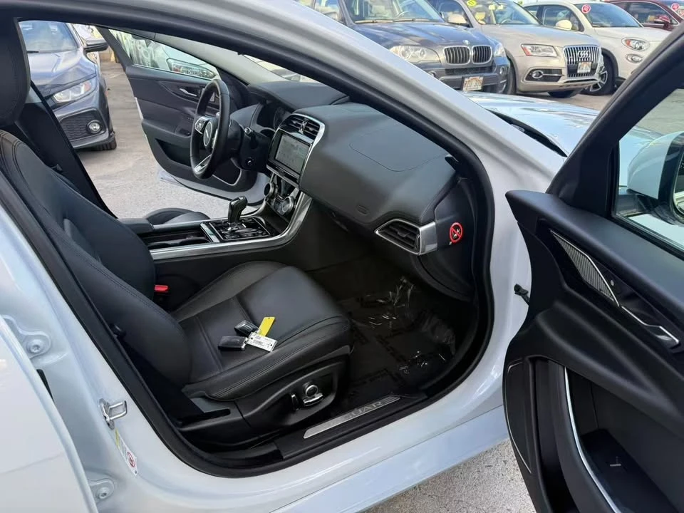 2020 Jaguar XE - Image 13 of 16