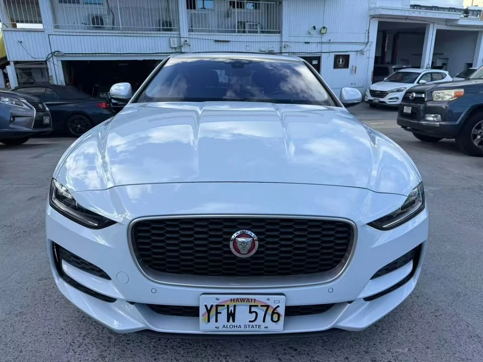 2020 Jaguar XE - Image 9 of 16