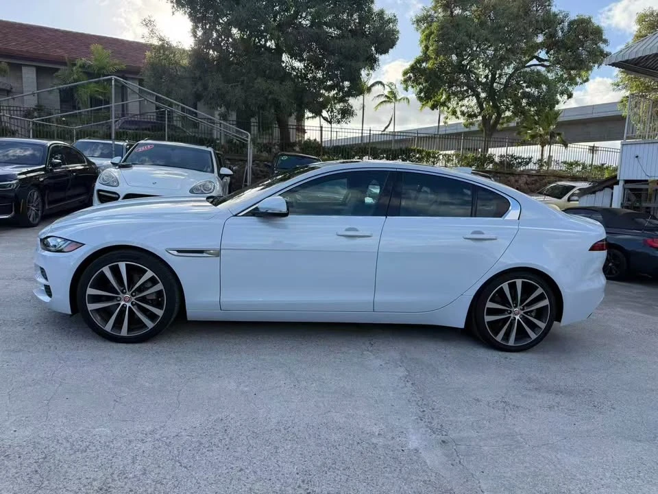 2020 Jaguar XE - Image 3 of 16