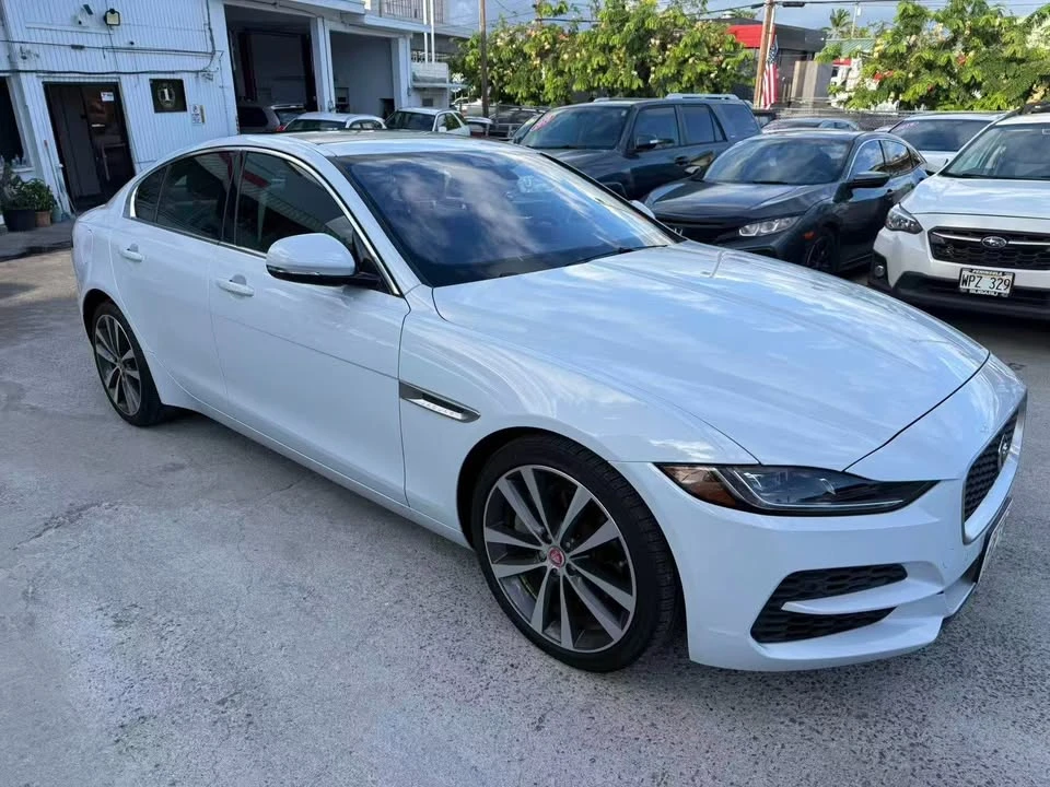 2020 Jaguar XE - Image 7 of 16