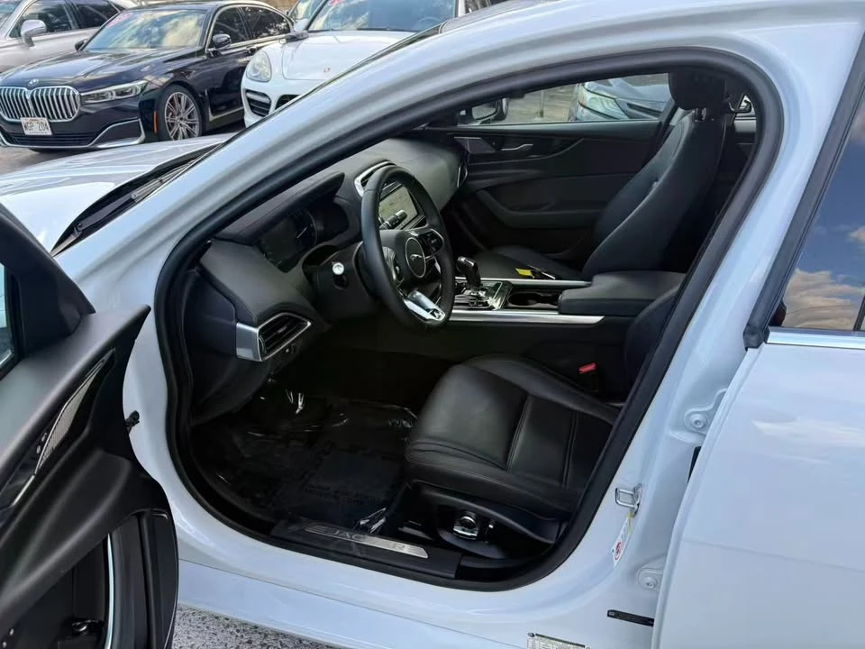 2020 Jaguar XE - Image 10 of 16