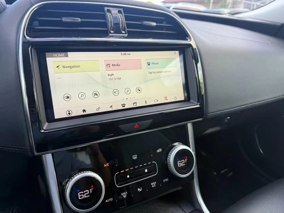 2020 Jaguar XE - Image 15 of 16