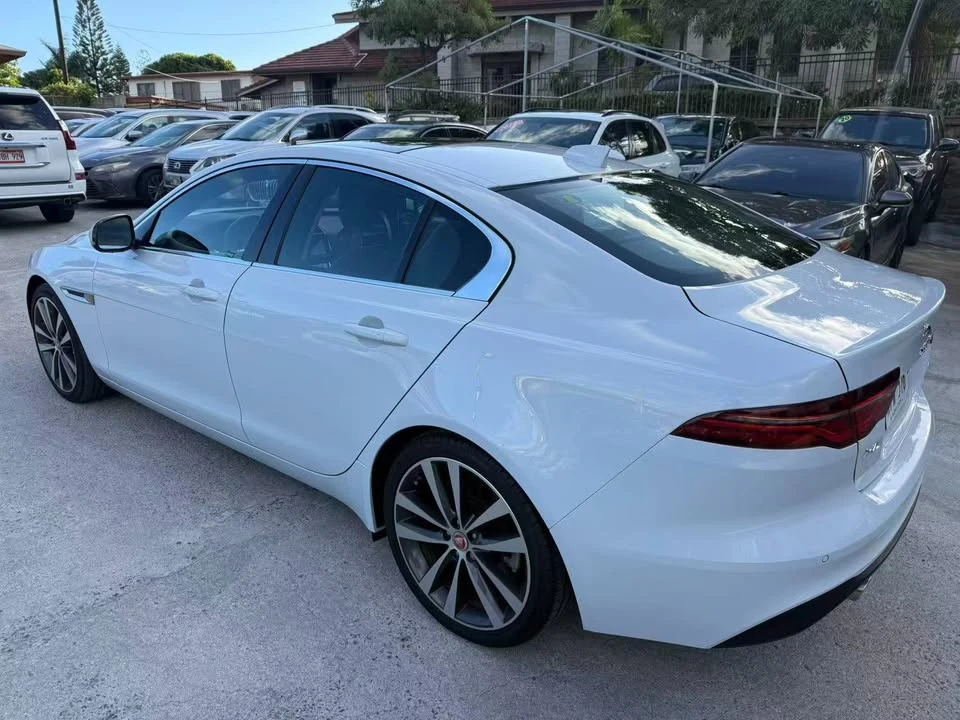2020 Jaguar XE - Image 4 of 16