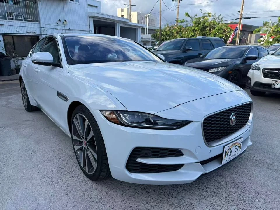 2020 Jaguar XE - Image 8 of 16