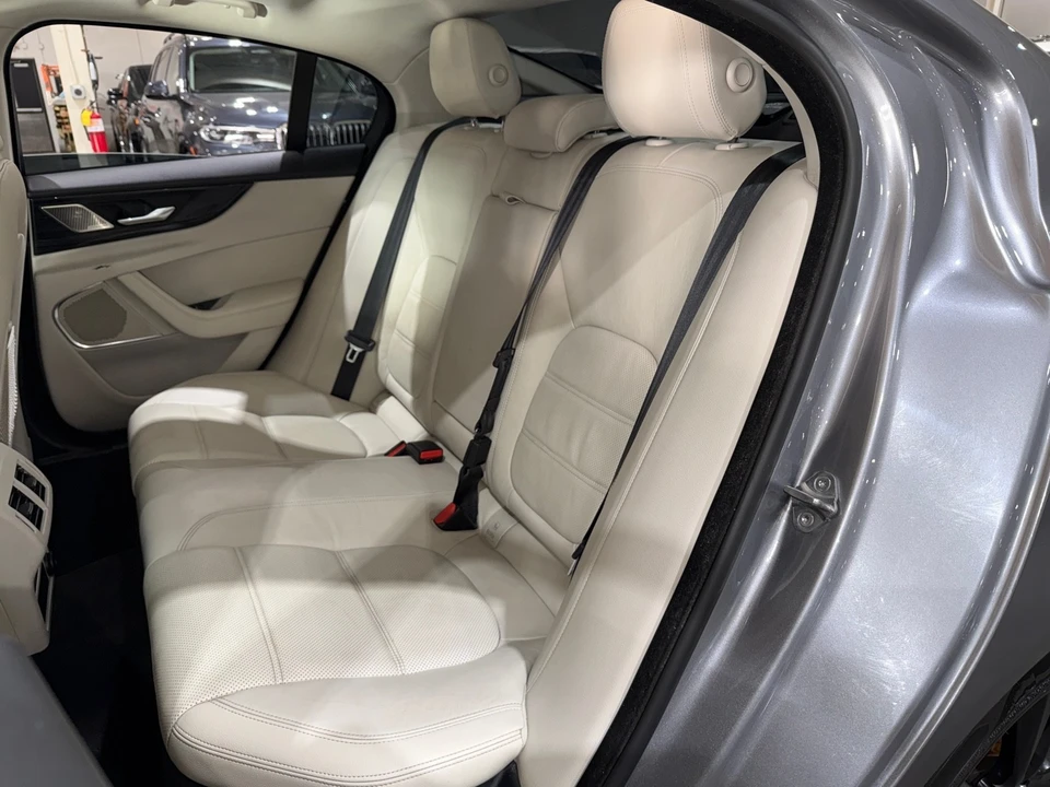 2020 Jaguar XE - Image 12 of 12
