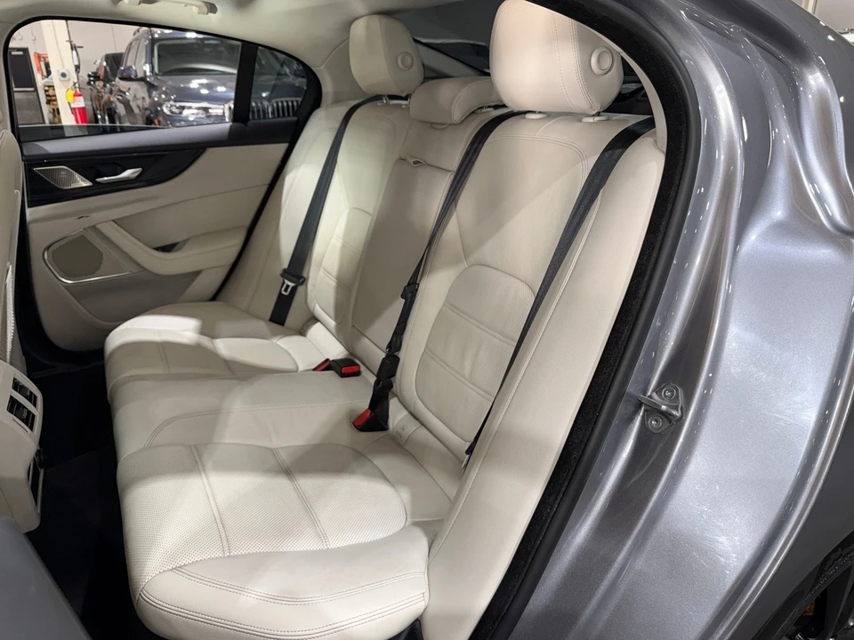2020 Jaguar XE - Image 12 of 12
